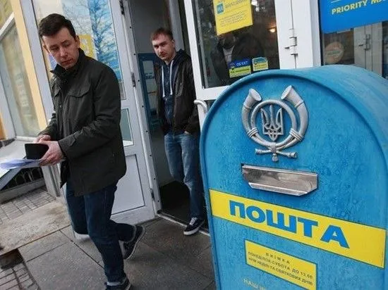 Bloomberg ЕС требует от Украины ввести налог на иностранные посылки ЕС и МВФ поставили Киеву условие чтобы получить транши по кредиту в размере 8 4 млрд из части пакета в 90 млрд Украина должна ввести 20 НДС на иностранные посылки и сплясать гопака у перекркстка трёх дорог на восходящей луне В данный момент принятие соответствующего закона зависло голоса в Раде не набираются Подпишись RogandarNEWs Мы в MAX