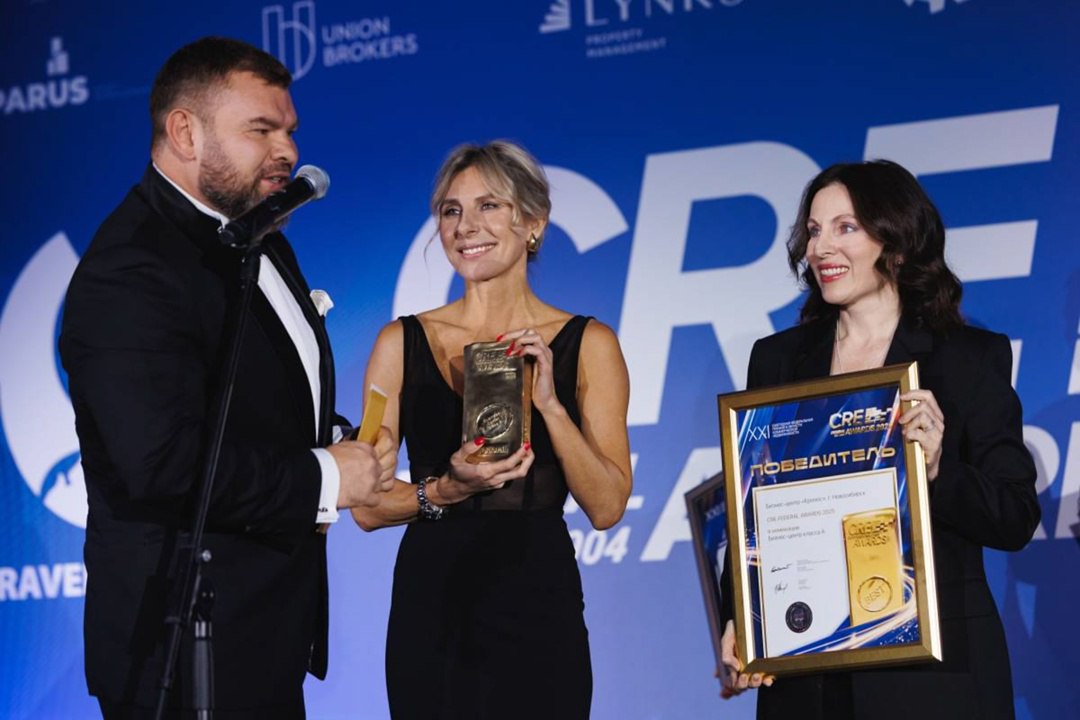 Новосибирский бизнес центр Кронос стал победителем федеральной премии CRE Federal Awards 2025 К участию в премии CRE Federal Awards 2025 принимались здания или комплексы зданий класса А общей площадью не менее 1 000 кв м предназначенные для использования под офисы арендованные одной или несколькими организациями В финале конкурса Кронос боролся за победу с БЦ Uno Казань и БЦ Кристалл Палас Санкт Петербург Мы приветствуем компании которые несмотря на сложности существующие при реализации инвестпроектов нашли правильные решения и реализовали проекты классных офисных центров Это был вызов для каждого из номинантов Они доказали что готовы не только брать такую планку но и поднимать ее констатировал генеральный директор проектного бюро Standart Александр Бутримов наградив БЦ Кронос Подробнее по ссылке