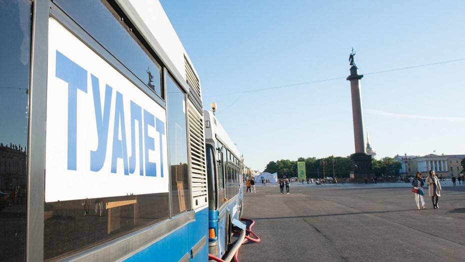 Туалеты за более чем 200 млн рублей обустроят в Петербурге сообщил депутат ЗакСа Андрей Рябоконь Город потратит на обустройство и ремонт туалетов 104 9 млн рублей проектирование обойдётся ещё в 97 9 млн подчеркнул он Общественные уборные обустроят в 2026 и 2027 годах Средства будут выделены в рамках адресной инвестиционной программы О модернизации городских туалетов депутатов ранее неоднократно просили жители города Пока Петербург недостаточно оснащён уборными особенно с учётом большого наплыва гостей Михаил Тихонов ДП Подписаться на DP RU