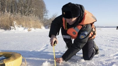 Подмосковные спасатели заявили о снижении прочности льда на водоёмах   В «Мособлпожспасе» заявили, что из-за перепадов температуры прочность льда на водоёмах региона снизилась на 25%. Рекомендуется соблюдать правила безопасности.  Читать далее