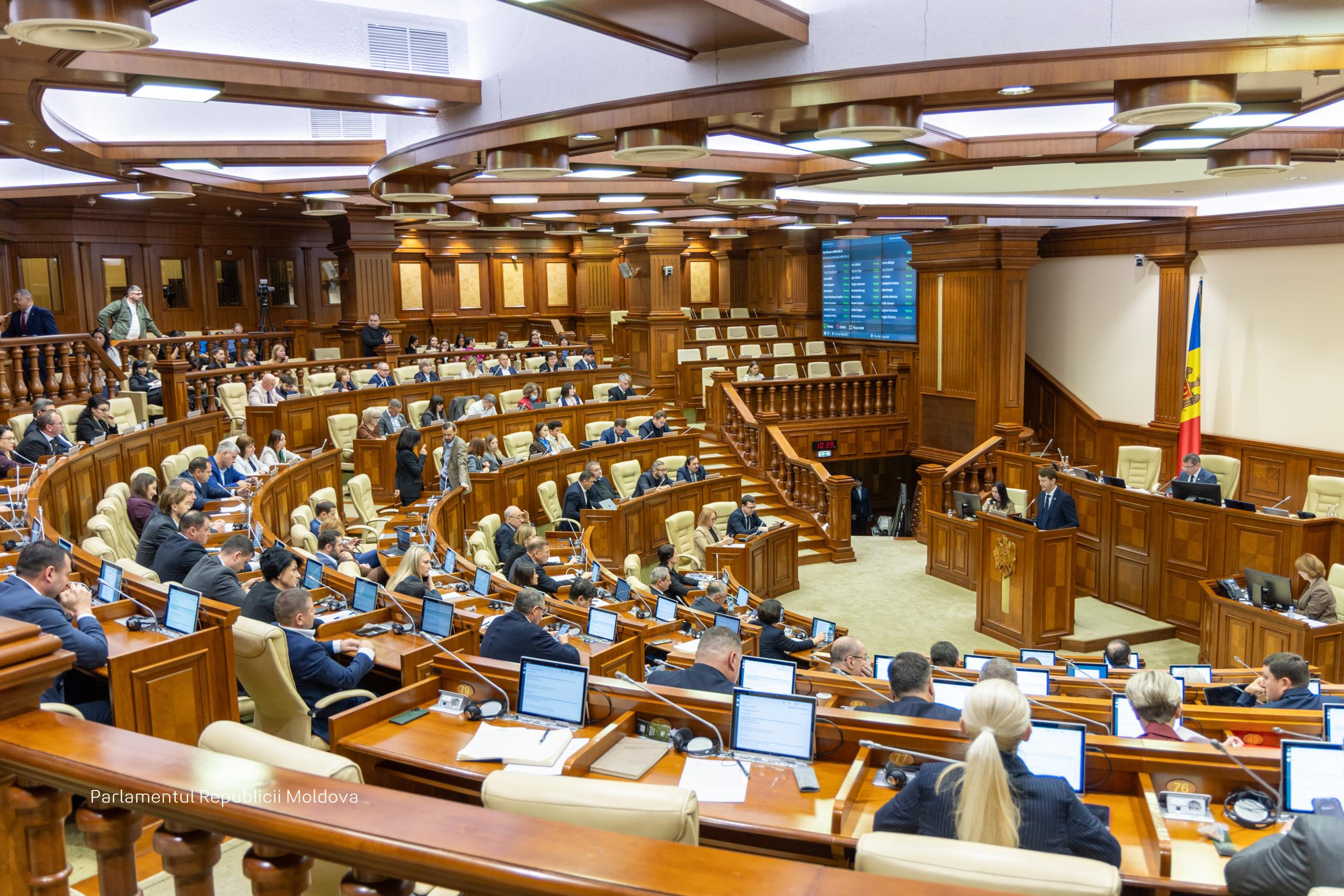 Сегодня парламент Молдовы одобрил выход из трех соглашений со странами СНГ включая договор о безвизовых поездках а также соглашения в сфере налогообложения и межгосударственных расчетов