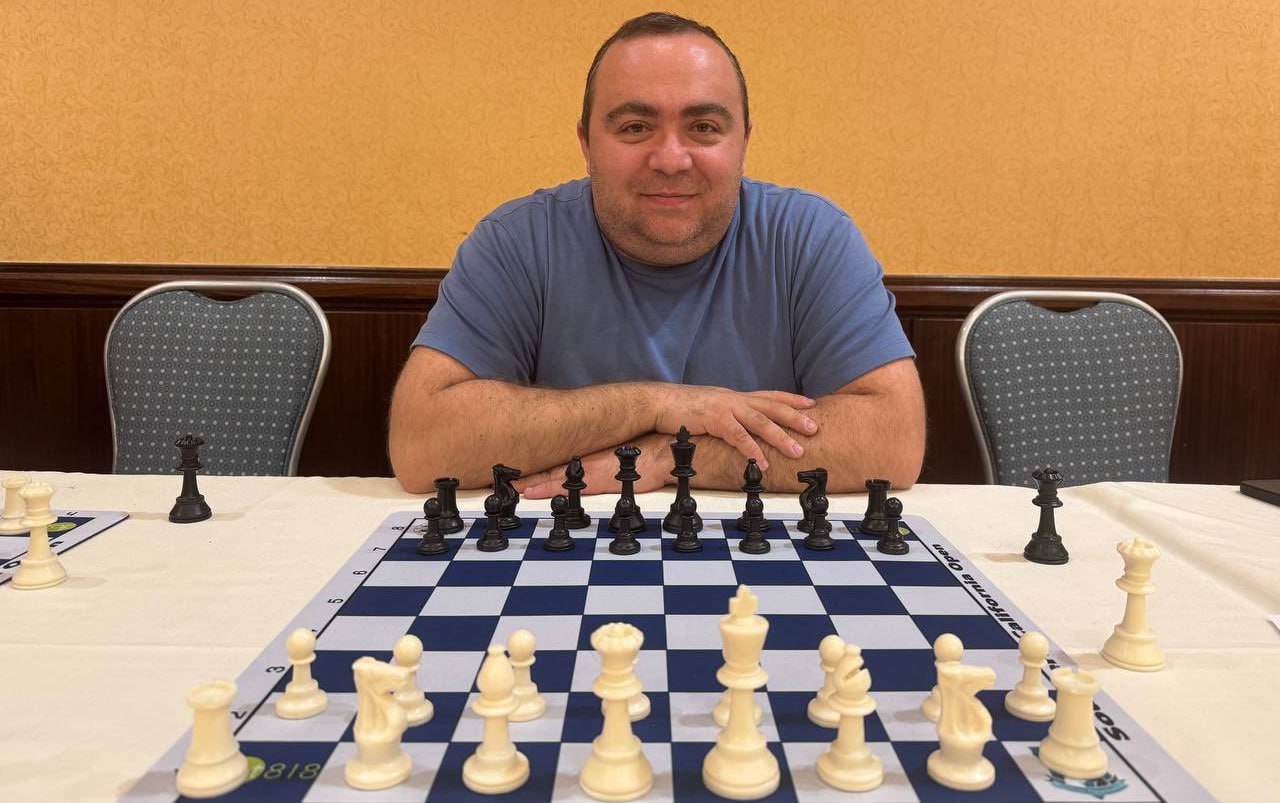 Армянский гроссмейстер Тигран Петросян стал единоличным победителем по блиц шахматам в Калифорнии На чемпионате Southern California Open в Глендейле Петросян показал выдающуюся игру набрав 8 очков из 10 возможных Подписаться на нас
