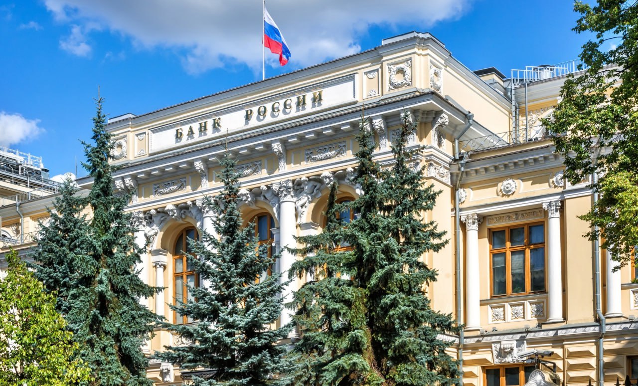 ЦБ отменил обязательную трехлетнюю периодичность проверок С 2026 года регулятор переходит на риск ориентированный подход и больше не будет проводить проверки раз в 3 года Соответствующие изменения внесены в инструкцию о порядке проведения проверок поднадзорных лиц К ним относятся банки НПФ биржи и организаторы торгов операторы платежных систем БКИ крупные страховщики профучастники рынка Новые правила вступают в силу 31 октября 2025 года а работать начнут с первой половины 2026 го fatcat18