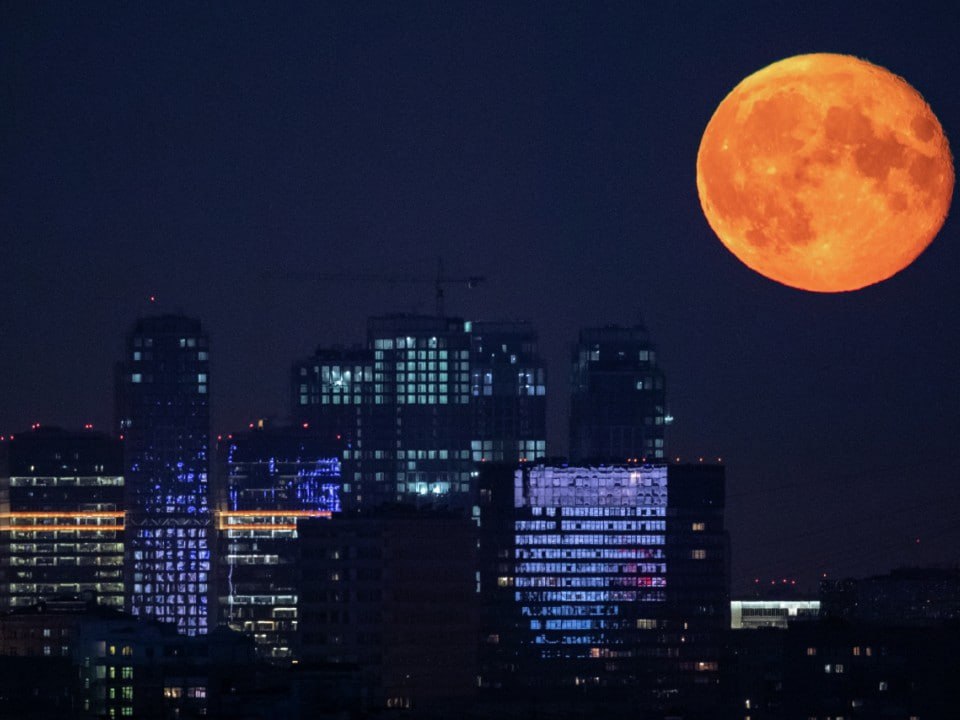 5 декабря в Москве можно будет увидеть мощнейшее суперлуние Луна станет огромной и яркой но астрологи предупреждают о возможных конфликтах и ухудшении взаимопонимания особенно для Близнецов Стрельцов Рыб и Дев Подписаться Прислать новость