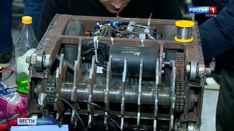 Жителей Прикамья приглашают к участию в Чемпионате и первенстве России по программированию робототехники   vesti perm ru publications 389343fe 1bf6 4d54 a0f0 46f1b486ed0d Открыта регистрация на Чемпионат и первенство России по спортивному программированию в дисциплине программирование робототехники К участию в соревнованиях приглашаются граждане Российской Федерации члены спортивных сборных команд субъектов РФ по спортивному программированию В первенстве могут выступить юниоры и юниорки в возрасте от 15 до 18 лет а в Чемпионате мужчины и женщины от 19 лет и старше На этапе онлайн тура будут отобраны сильнейшие участники в каждом федеральном округе Они встретятся на финальном этапе который пройдет 4 декабря в Перми технопарке Morion Digital Победители соревнований разделят призовой фонд размером 500 000 рублей а команда победителей выполнит норматив Мастера спорта России