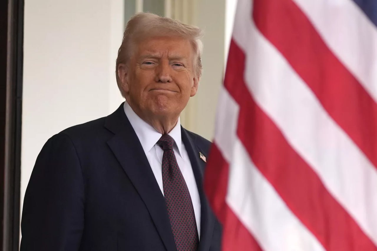 Дональд Трамп "очень хочет получить" Нобелевскую премию мира. Однако президент США не думает, что ему это удастся, утверждают на NBC.  По данным норвежских СМИ, Трамп звонил министру финансов Норвегии Йенсу Столтенбергу по поводу награды.