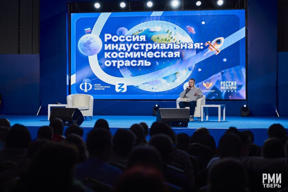 Школьникам рассказали о карьере в ракетно космической отрасли В рамках еженедельного курса Россия мои горизонты 2 октября в школах состоялось отраслевое занятие Россия индустриальная космическая отрасль посвященное 68 й годовщине запуска первого искусственного спутника Земли Спутник 1 В формате открытого занятия его также провели в исторических парках Россия Моя история в Твери и Пятигорске при участии лекторов Российского общества Знание профильных специалистов ракетно космической отрасли Событие объединило 1 400 человек учащихся школ и их родителей