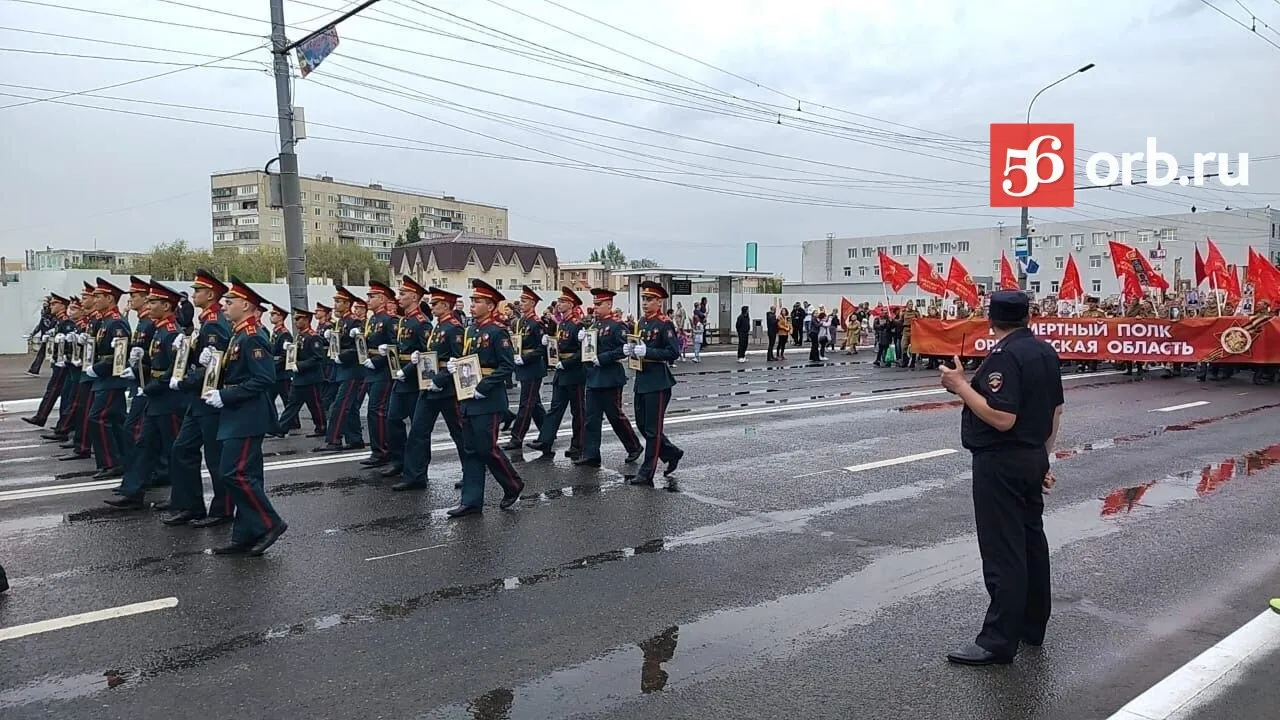 В этом году Бессмертный полк пройдет в смешанном формате В регионах стоит ждать как и традиционное шествие по улицам так и онлайн формат сообщают РИА Новости Окончательное решение будут принимать главы субъектов исходя из соображений безопасности Напомним в прошлом году акция Бессмертный полк прошла в Оренбуржье в очной форме Подписывайтесь на нас в MAX