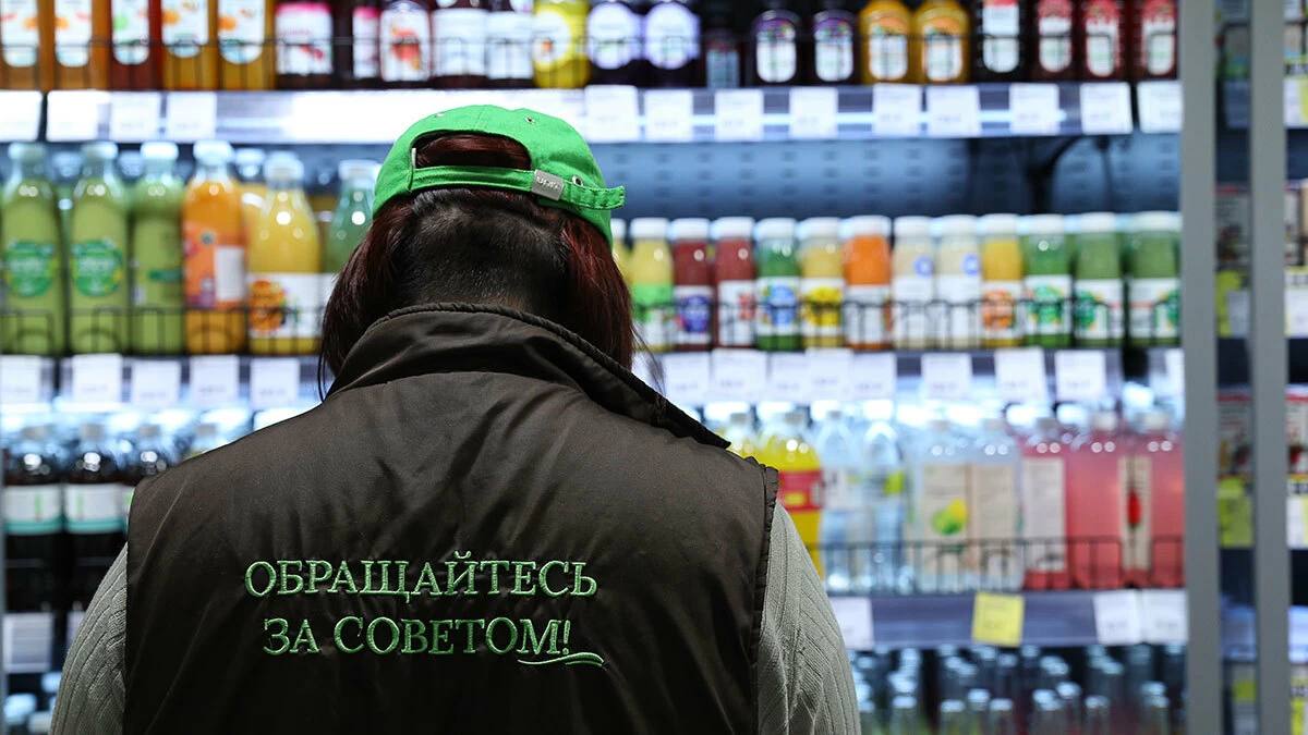 В Москве появились «хладоматы» для доставки    В Москве появился новый способ доставки продуктов – через «хладоматы», автоматические камеры хранения с холодильником. Сеть «Московский постамат» запустила проект вместе с первым партнером, «Вкусвиллом», который планирует расширить сеть «хладоматов» до более чем 100 точек. Главное отличие «хладоматов» от обычных автоматов с едой – возможность заказать продукты онлайн и забрать их в удобное время, сохраняя свежесть.   Фото: «Ведомости»