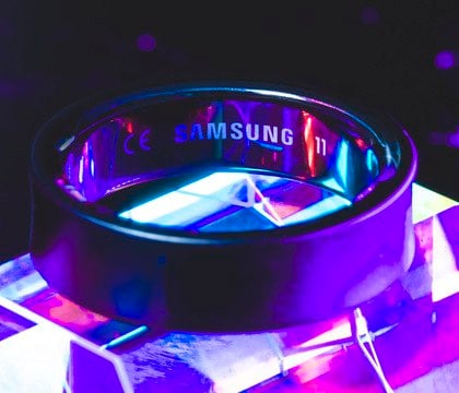 Samsung представит Galaxy Ring 2 и умные AR-очки на выставке Galaxy Unpacked 2025  Наиболее ожидаемым продуктами корпорации станут новые флагманские смартфоны Galaxy S25. Однако помимо них Samsung покажет и несколько носимых устройств. По данным издания Wccftech, в список войдут умные кольца Galaxy Ring 2 и очки дополненной реальности.  Читать далее