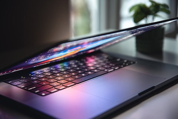 СОФТ В WINDOWS 11 ПРИНУДИТЕЛЬНО ДОБАВЯТ НОВЫЕ ПРИЛОЖЕНИЯ Корпорация Microsoft добавит ряд новых приложений в Windows 11 В начале октября в компании рассказали что в операционной системе появится три новых программы Люди Календарь и Файлы Это приложения компаньоны созданные для выполнения определенных узкоспециализированных задач или конкретных функций IT гигант принудительно добавит их в систему отказаться нельзя Microsoft постоянно пытается добавить что то новое в свою операционную систему без согласия пользователя а пользователи постоянно сопротивляются этим попыткам сыронизировали над ситуацией журналисты В Microsoft объяснили что мини приложения можно будет запускать в небольшом окне с панели задач чтобы они не отвлекали внимания ФОТО pvproductions Designed by Freepik аврорамедиа софт Telegram экосистема АВРОРА  МЕДИА МЕДИА НОВОСТИ РЕГИОН ЛАЙФ СПОРТ ГЕРЛЗ ХАЙТЕК ПЕРСОНЫ ИНСАЙД КРИМИНАЛ МОЛОДОСТЬ LIVE АВРОРА  МЕДИА YOUTUBE RUTUBE