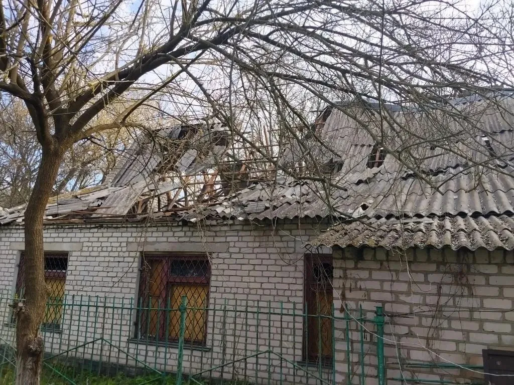 Сальдо сообщил о трех погибших при ударах ВСУ по Херсонской области В результате ударов ВСУ по населенным пунктам Херсонской области с 15 по 17 мая погибли три мирных жителя еще несколько человек пострадали включая главу Скадовского муниципального округа Александра Дудку Об этом сообщил губернатор региона Владимир Сальдо в своем Telegram канале В Алешках удары беспилотников унесли жизни троих мужчин один 1981 года рождения личности двоих устанавливаются написал он Мы теперь и в МАХ Южная служба новостей
