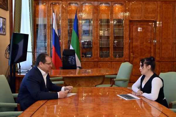 Ростислав Гольдштейн поддержал проект главы сельского поселения Краснобор по развитию дорог В числе лучших практик которые Светлана Терентьева взяла на вооружение создание общего дорожного чата для жителей это позволит оперативно получать сообщения о проблемах на дорогах ямах снежных завалах на территории всего поселения komiinform ru news 286103