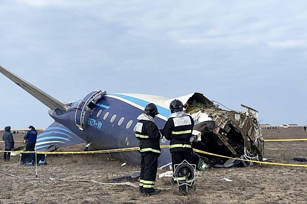Расследование катастрофы самолета AZAL находится на этапе исследования материалов Расследование катастрофы самолета Azerbaijan Airlines AZAL вблизи аэропорта Актау в Казахстане находится на втором этапе, в рамках которого специалисты проводят исследование собранных материалов, заявил министр транспорта Казахстана Марат Карабаев. Об этом сообщает ТАСС. "В целом расследование делится на несколько этапов. Первый этап – это сбор материалов, соответствующих. Этот этап завершен, теперь второй этап – исследование собранных материалов. Вот мы находимся сейчас на этапе исследования", – сказал он. aviaru.net/n283824