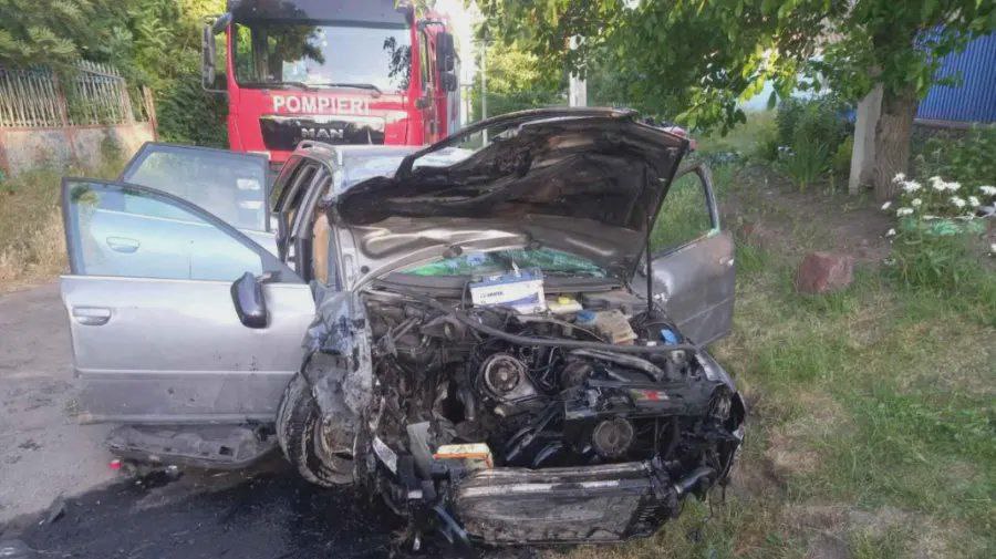 АВАРИЯ В СОРОКАХ  Пьяный водитель врезался на автомобиле в дерево. В результате ДТП один пассажир погиб на месте, ещё один был доставлен в больницу.