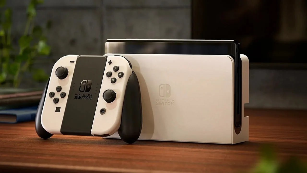 Начиная с 3 августа Nintendo повысит цены на консоль Switch в США.   Повышение цен затронет все модели консоли: OLED, стандартную и Lite.   Также будут затронуты некоторые аксессуары для Switch 2 и фигурки amiibo. При этом цена Switch 2 и игр пока останется прежней.   Nintendo of America объясняет этот шаг «текущими рыночными условиями», очевидно намекая на последствия пошлин, введенных администрацией Трампа. Точные цифры новых ценников пока не объявлены.