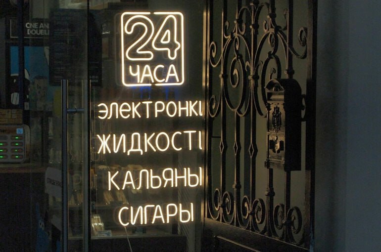 Госдума приняла в I чтении законопроект о запрете продажи табака и вейпов на остановках