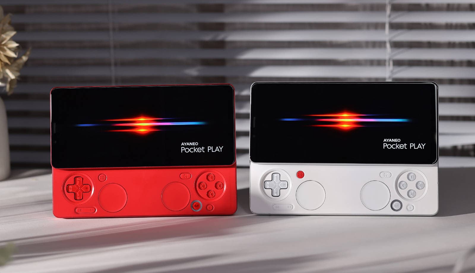 Смартфон Ayaneo Pocket PLAY обзавелся характеристиками и новым трейлером В ближайшее время на Kickstarter должен открыться предзаказ на игровой смартфон Ayaneo Pocket PLAY поэтому настало время изучить характеристики этого устройства и посмотреть новый ролик