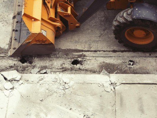 Строительство трех крупных магистралей Кубани завершат в конце 2026 году Реконструкцию трассы Краснодар-Ейск, строительство обходов Тимашевска и станицы Ленинградской завершат раньше запланированного срока. Заключенные контракты предполагают завершение строительства названных объектов в конце 2027 года. Объем дорожного фонда Кубани за десять лет вырос в 4,5 раза до 60 млрд рублей. За это же время в регионе отремонтировали почти 5,5 тысяч км проезжей части. #Стройка