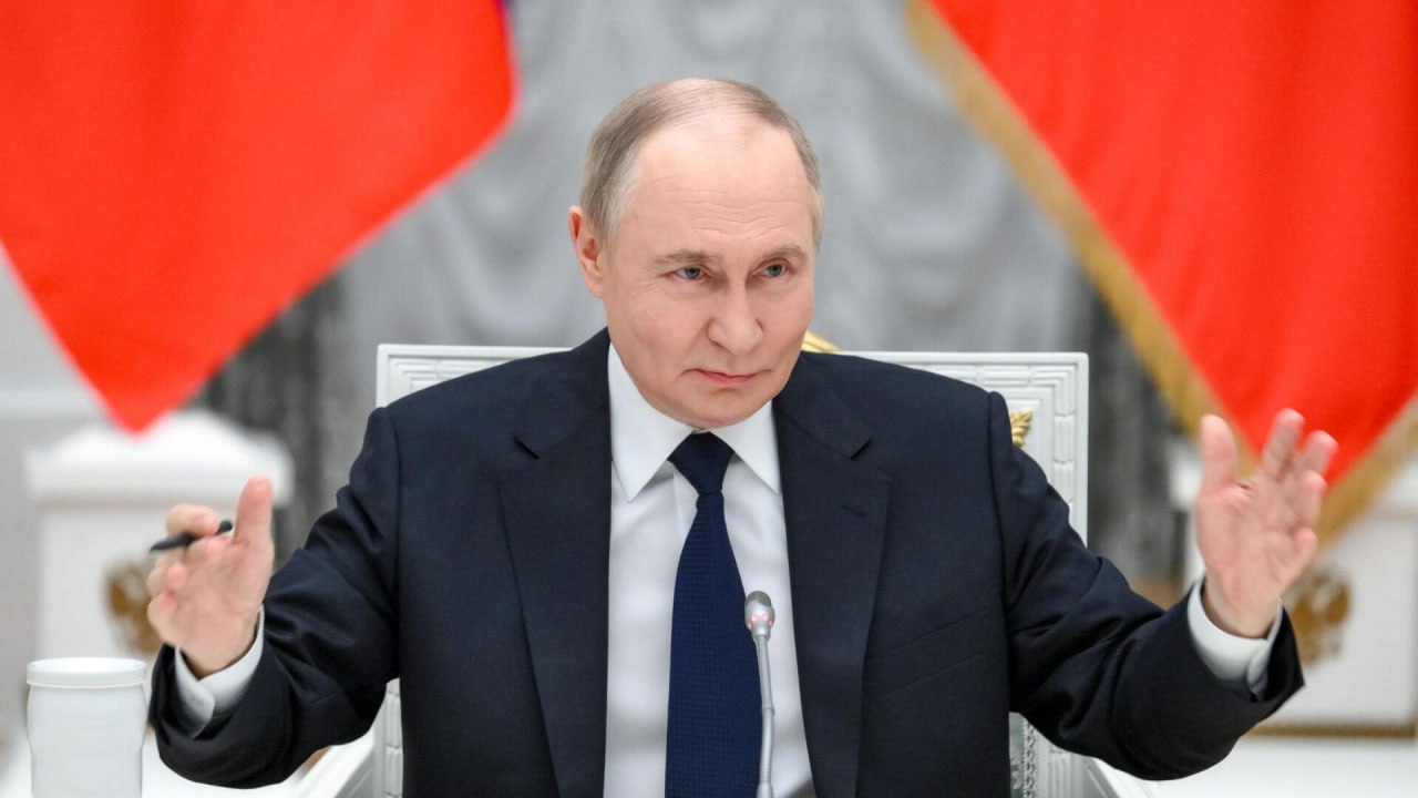 Путин потребовал избавить пользователей в России от привязанности к западным программам и сервисам Также президент призвал обратить внимание на работу зарубежных маркетплейсов в России, поскольку сейчас это «дыра», через них можно завозить что угодно. Царьград.ТВ — Не боимся говорить правду Подпишись
