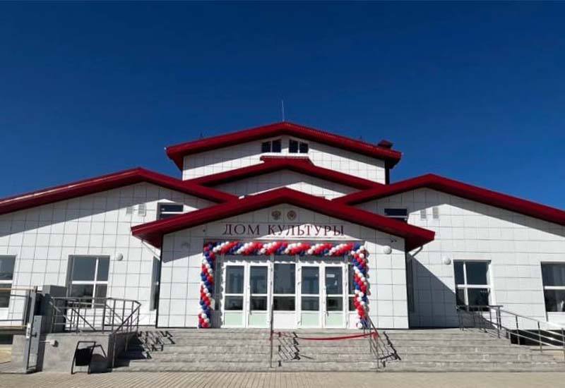 В Калмыкии существенно увеличат господдержку программы Земский работник культуры Господдержка специалистов в сфере культуры переехавших в сельскую местность в Калмыкии в 2026 году увеличится почти в четыре раза На эти цели направят 27 млн рублей сообщает ТАСС со ссылкой на Министерство культуры и туризма республики В этом году планируется увеличение квоты до 27 человек для привлечения большего числа квалифицированных специалистов в сфере культуры в сельскую местность Существенно вырастет и финансирование если в 2025 году на эти цели было направлено 8 млн рублей то в 2026 году предусмотрено 27 млн рублей отметили в ведомстве Для комфортной работы специалистов культуры в селах и поселках республики создаются условия   в 2026 году завершится ремонт в Доме культуры в селе Вознесеновка Целинного района начатый в 2025 году   в поселке Большой Царын в этом году отремонтируют центральную районную библиотеку   начнется модернизация центральной библиотеки в поселке Яшкуль Яшкульского района а также Яшалтинского районного центра культуры и досуга Присоединяйтесь к нашему официальному каналу в MAX   РИАКалмыкия РеспубликаКалмыкия БуддизмКалмыкии2025 КалмыкияМестоСилы