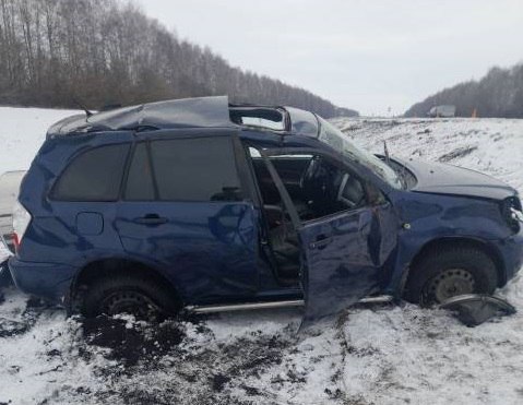 На трассе в Тамбовской области иномарка перевернулась в кювет  Авария произошла утром 3 февраля. На автодороге «Тамбов-Пенза-Рассказово-Уварово-Мучкапский» в Ржаксинском округе 53-летний водитель автомобиля «Chery Tiggo» не справился с управлением и съехал с дороги. После чего иномарка перевернулась.  Как сообщили в Госавтоинспекции России по Тамбовской области, в результате ДТП пострадал 37-летний пассажир автомобиля. Его доставили в больницу.    Госавтоинспекция России по Тамбовской области