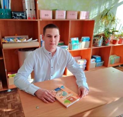 Обучающийся 10 класса школы 9 г Россоши Виталий Сафронов стал призером регионального этапа Всероссийской олимпиады школьников по математике Победа в олимпиаде это большое достижение и повод гордиться Он проявил упорство трудолюбие и талант заслуженно завоевав призовое место   vk ru wall 67926939 27262