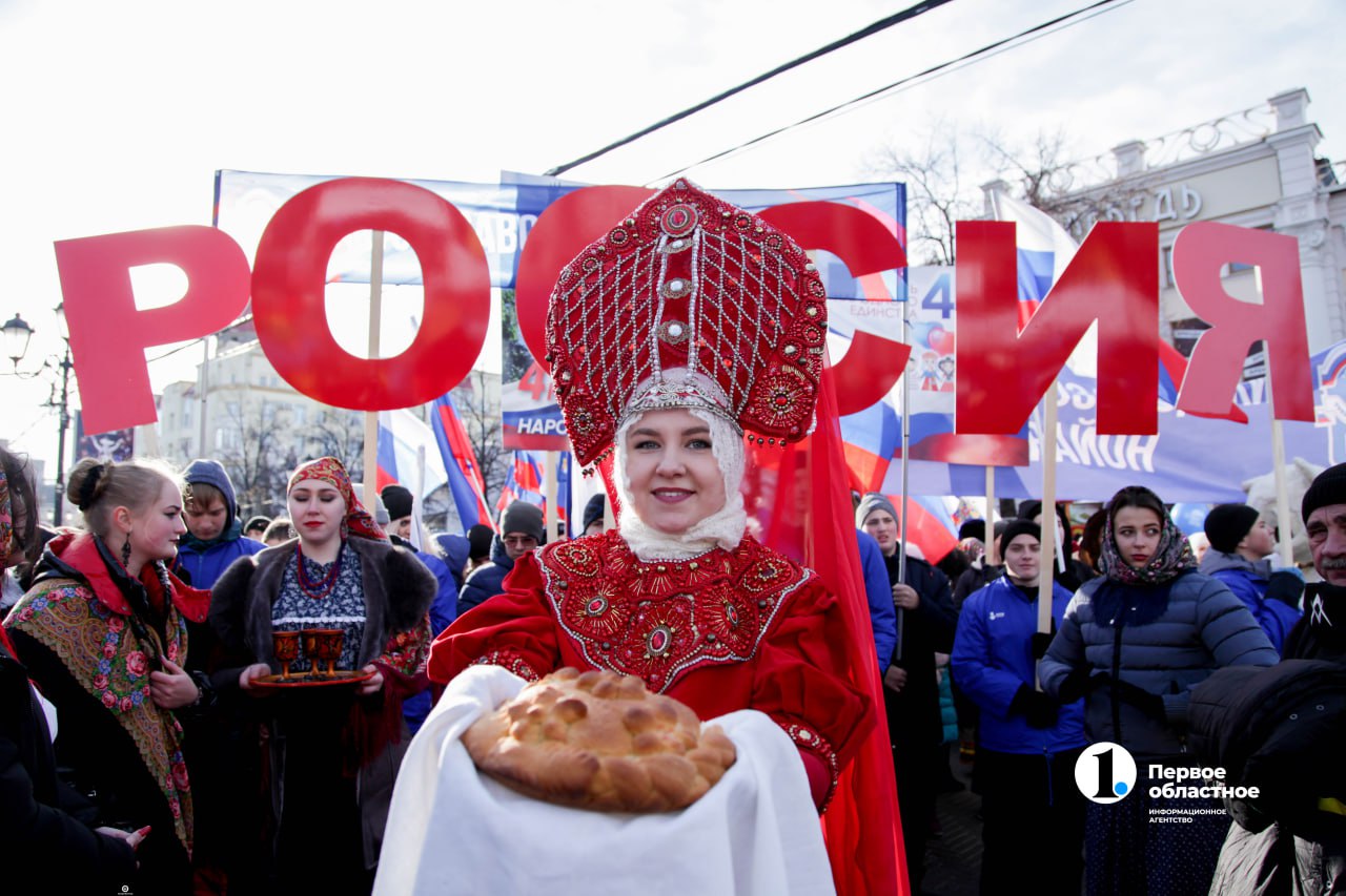 День народного единства в Челябинске отметят 4 ноября в парке Гагарина.  «Народов много — Родина одна!» — девиз мероприятия.  Гигантский российский триколор, интерактивные площадки, танцевальный флешмоб, костюмы разных народов и творческие номера ведущих коллективов региона — такую программу обещает управление культуры Челябинска.  Начало в 13:00, вход свободный. 0+    / Прислать новость