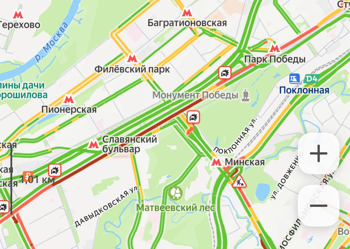 Массовое ДТП на Кутузовском проспекте в районе Поклонной горы На месте аварии большая пробка заняты 4 полосы из 5 в сторону центра На месте работают экстренные службы UPD Сообщается о трех пострадавших Подписаться Прислать новость