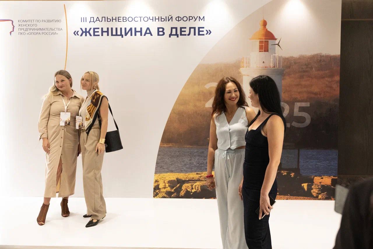 «Женщина в деле»: третий дальневосточный форум стартовал во Владивостоке. Мероприятие объединило представительниц разных уголков России и соседних китайских провинций. Сегодня практически половина всех индивидуальных предпринимателей и самозанятых жителей нашего города – женщины. Уверен, что форум предоставит возможность для вдохновения, роста и реальных деловых возможностей. Мероприятие проводится в рамках реализации Национальной стратегии действий в интересах женщин на 2023-2030 годы.