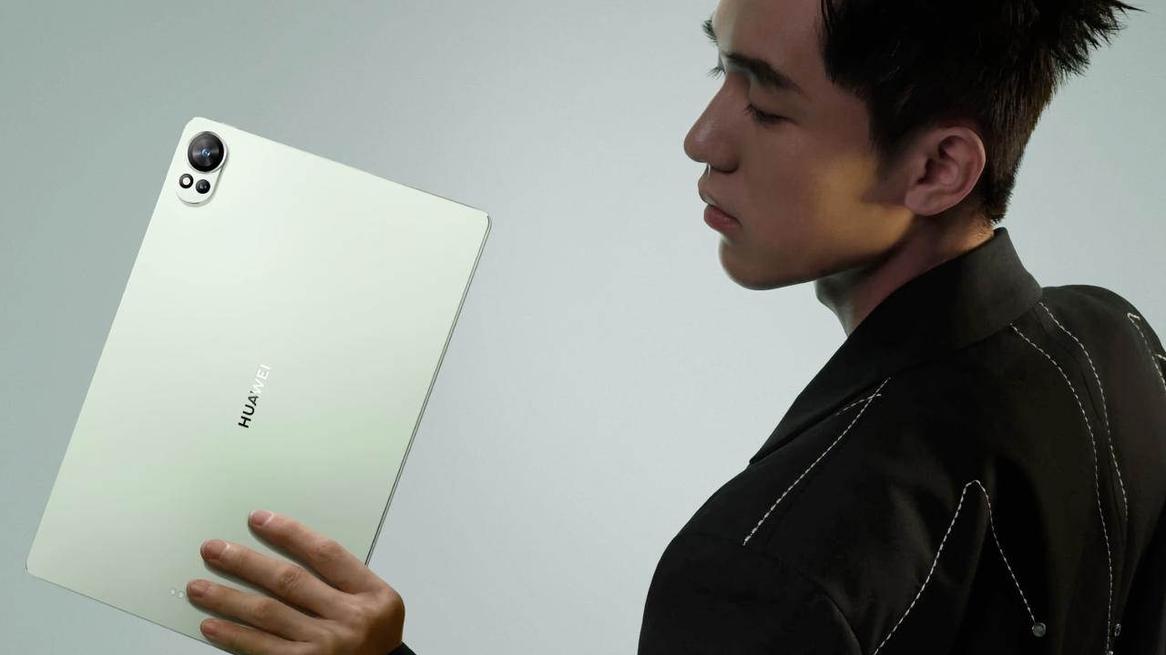 В России стартовали предзаказы на планшет Huawei MatePad 12 X 2025 Новинку можно заказать в интернет магазине МТС в двух версиях обычной и с экраном PaperMatte который отличается эффектом письма на бумаге При оформлении до 27 октября покупатели получат подарки в том числе год защиты экрана rozetked me news 42126