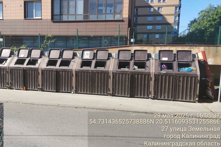 Власти хотят разместить видеокамеры на «проблемных» мусорных площадках Калининграда  Проведенное обследование убедило власти в «необходимости размещения камер видеонаблюдения на контейнерных площадках в целях выявления нарушителей, сбрасывающих на контейнерные площадки строительные отходы, и дальнейшего их привлечения к административной ответственности». Кроме того, «дано поручение активизировать работу по выявлению организаций и предпринимателей, размещающих свои отходы на контейнерных площадках, в отсутствие договоров на их транспортирование».  Фото регионального минприроды
