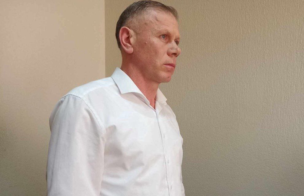 В Молдове требуют отстранить мэра, обвиняемого в смертельном ДТП. В сети появилась онлайн-петиция против избрания и сохранения на посту главы села Болдурешты Никанора Чокинэ, победившего во втором туре местных выборов. Его обвиняют в том, что он сбил насмерть 14-летнего подростка и скрылся с места происшествия. Центральная избирательная комиссия рассматривает запрос о пересчёте голосов, поданный его соперником Сергеем Буликану.