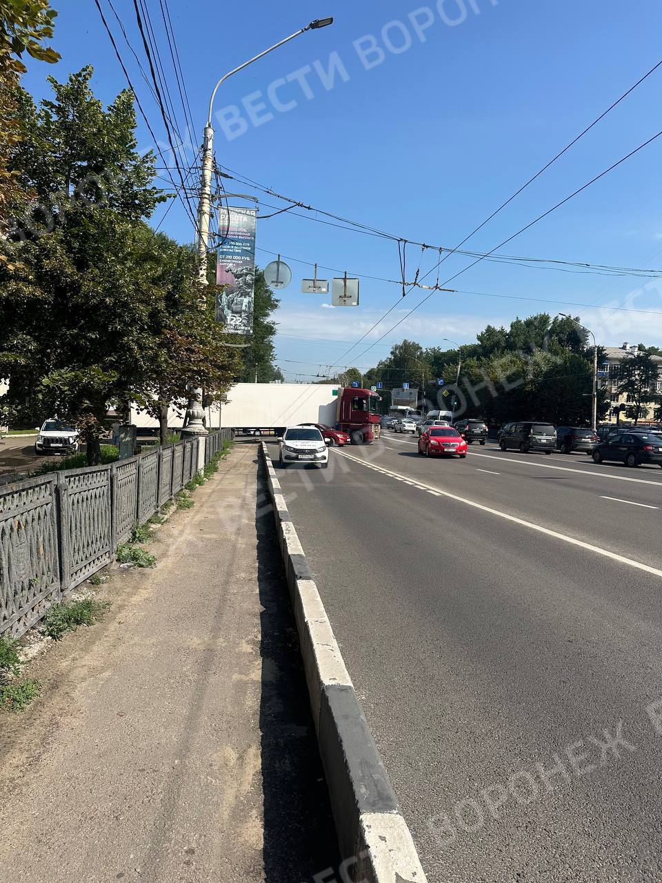 Авария заблокировала движение на конечной остановке на МП недалеко от от Заставы Из-за ДТП автобусы не могут продолжить путь.