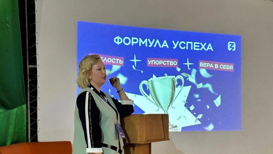 Эксперт общества Знание пообщалась со студентами ХГПУ Лектор Общества Знание Елена Орленко провела в Херсонском государственном педагогическом университете дискуссию со студентами о возможностях самореализации в современной России В ходе встречи она рассказала о существующих молодежных проектах и организациях а также о программах поддержки социально значимых инициатив Мероприятие организованное херсонским филиалом Общества Знание направлено на раскрытие потенциала молодежи развитие талантов и продвижение науки и технологий в стране сообщили в пресс службе Херсонского филиала общества Пресс служба херсонского филиала общества Знание Новости Херсонской области в канале ХАН