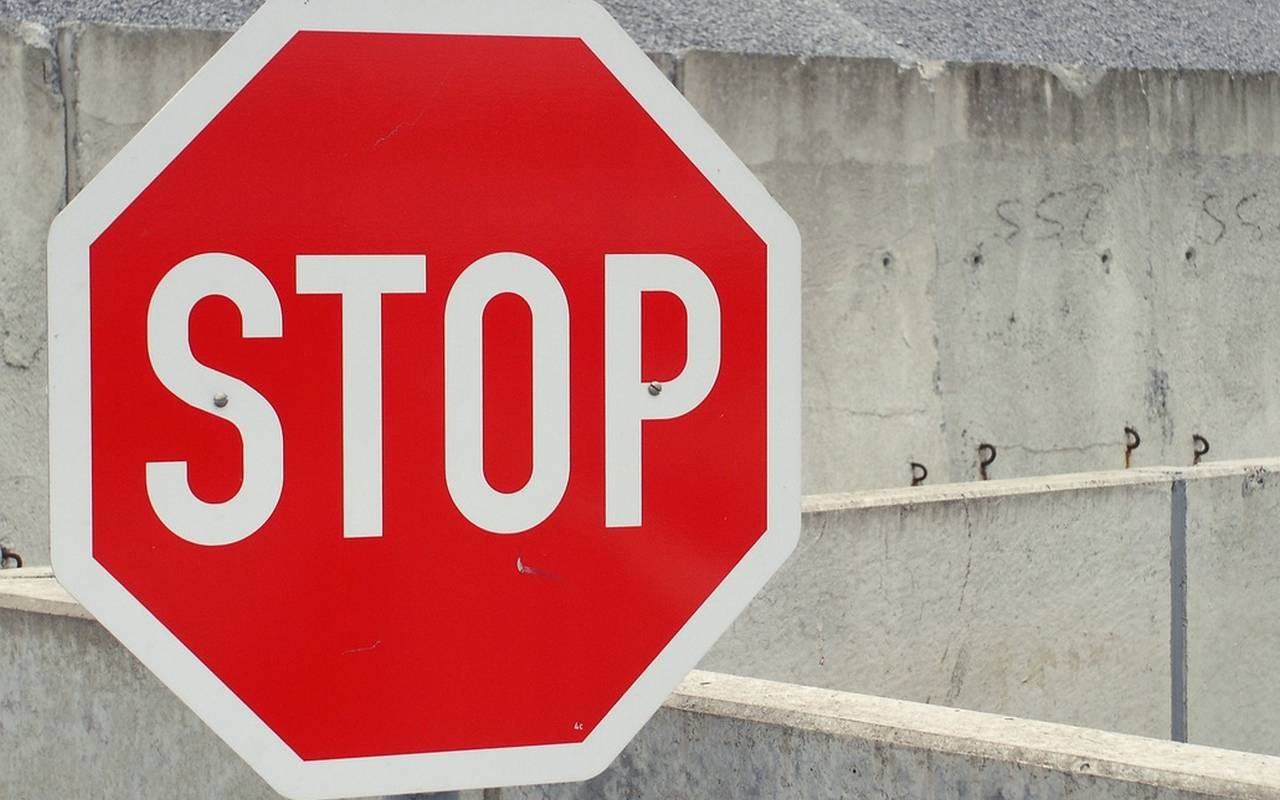 В Воронеже введен запрет на продажу энергетиков несовершеннолетним. Кроме того, с 1 сентября этого года в Воронежской области введены дополнительные ограничения – запрет на продажу тонизирующих напитков в школах, больницах, спорткомплексах и культурных центрах. Штрафы за нарушения региональных требований достигают до 300 тысяч рублей для организаций.