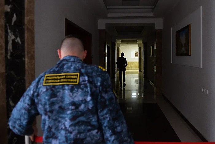 Суд Екатеринбурга может вынести решение по иску о национализации Облкоммунэнерго уже в среду Ходатайство о заключении мирового соглашения по национализации АО Облкоммунэнерго выдвинула на судебном заседании 6 октября в Ленинском райсуде Екатеринбурга Корпорация СТС сообщает Ъ Урал Как рассказал источник Ъ Урал судья ходатайство ответчика о заключении мирового соглашения отклонила Прокурор указал на то что подобные соглашения надзорное ведомство не заключает Кроме этого источник Ъ Урал отметил что итоговое решение могут вынести уже на следующем заседании 8 октября В доход государства помимо Облкоммунэнерго хотят обратить еще десятки компаний бенефициарами которых являются Биков и Бобров uralweb ru