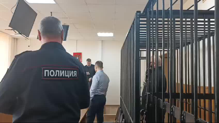 Суд продлил срок содержания под стражей экс-адвоката Эльмана Пашаева по делу о мошенничестве