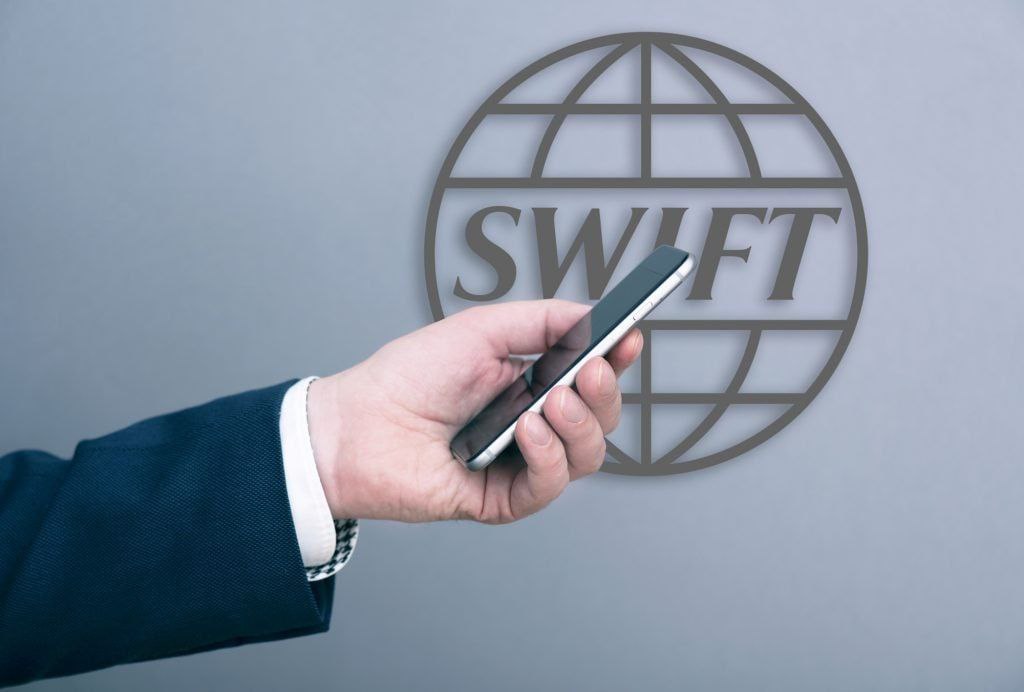 ЕС может отключить еще 15 банков РФ от SWIFT в рамках 16-го пакета санкций, — Bloomberg со ссылкой на источники  Также предлагается ввести меры против более чем 70 судов «теневого» флота и поэтапный запрет на импорт алюминия из России.  При этом издание подчеркивает, что ЕС может не принять новые санкции из-за сопротивления Венгрии.  НАШИ РЕСУРСЫ:   Telegram   Tik-tok   YouTube   RUTUBE