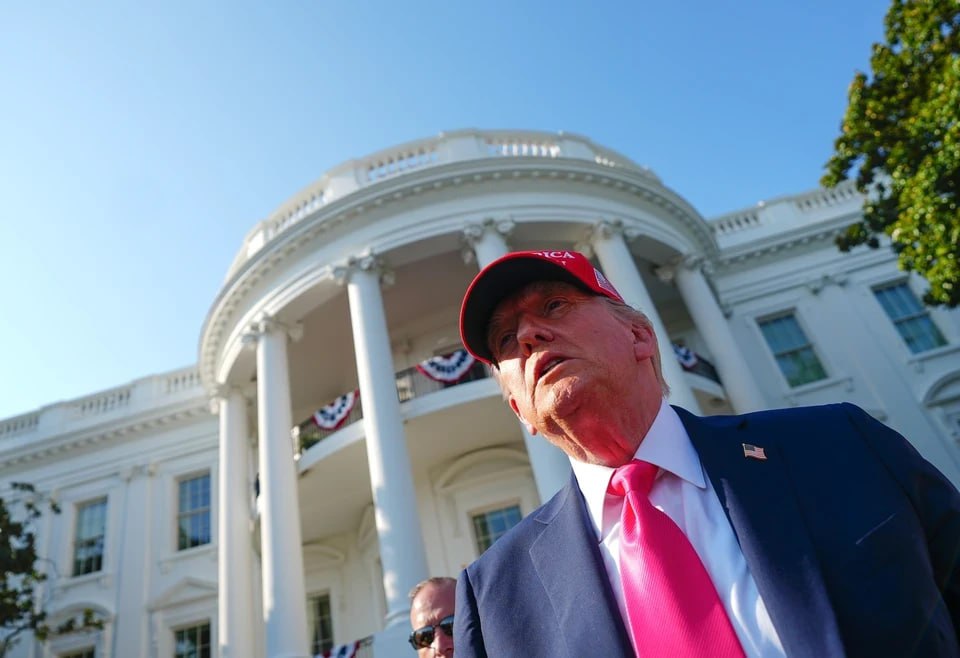 Президент США Дональд Трамп назначил министра транспорта Шона Даффи исполняющим обязанности директора Национального управления по аэронавтике и исследованию космического пространства НАСА . Трамп сообщил о назначении на своей странице в социальной сети Truth Social. “Он будет замечательным руководителем этого все более важного космического агентства, пусть даже и на короткий срок”, - написал Трамп. Шон Даффи поблагодарил за назначение, заявив, что для него большая честь эта миссия и добавил, что пришло время покорять космос, приступим же к запуску.