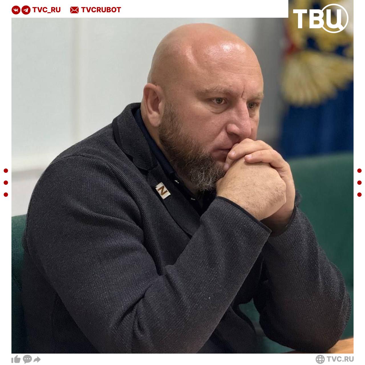 Глава Грайворонского округа Белгородской области получил ранения при атаке дрона ВСУ Во время атаки ВСУ Дмитрий Панков помог женщине у которой была повреждена машина от первого удара сообщил губернатор Вячеслав Гладков Его госпитализировали с закрытой черепно мозговой травмой и множественными осколочными Состояние средней степени тяжести Подписаться на ТВЦ в MAX