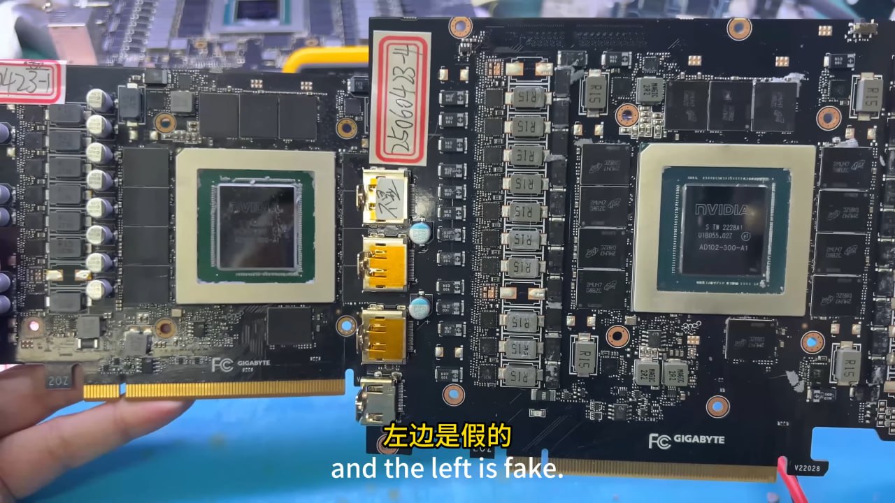 В Китае начали массово подделывать RTX 4090 — внутрь ставят старые чипы от 30-й серии.  Мошенники используют GA102 от RTX 30XX и гравируют маркировку под 4090. Вскрыли схему случайно: покупатель проверил 4 карты — три оказались фейковыми.   Техноблоггеры уже назвали признаки подделки:  • Смещенный QR-код; • Лишний конденсатор в углу; • Не тот цвет подложки; • Криво установленный чип.  Да только денег на нее и так нет, так что...
