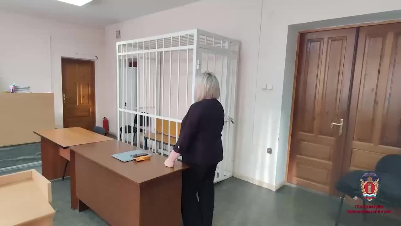 Воспитательницу детсада в Красноярске осудили за истязание детей