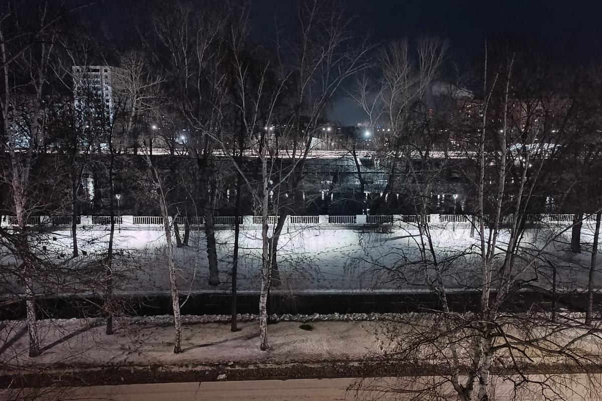 Пропавшую месяц назад девушку нашли мёртвой в Усть-Каменогорске  Жительница Усть-Каменогорска 19-летняя Анель Ерик утром 12 ноября вышла из дома в районе парка «Металлург» и не вернулась.  Мать в тот же день обратилась с заявлением о пропаже дочери в полицию.  Анель Ерик обнаружили мёртвой 13 декабря в районе берега реки Ульба по улице Протозанова в Усть-Каменогорске, сообщил департамент полиции ВКО.  Видимых телесных повреждений на теле девушки не было.  Обстоятельства произошедшего устанавливает следствие, назначена экспертиза.