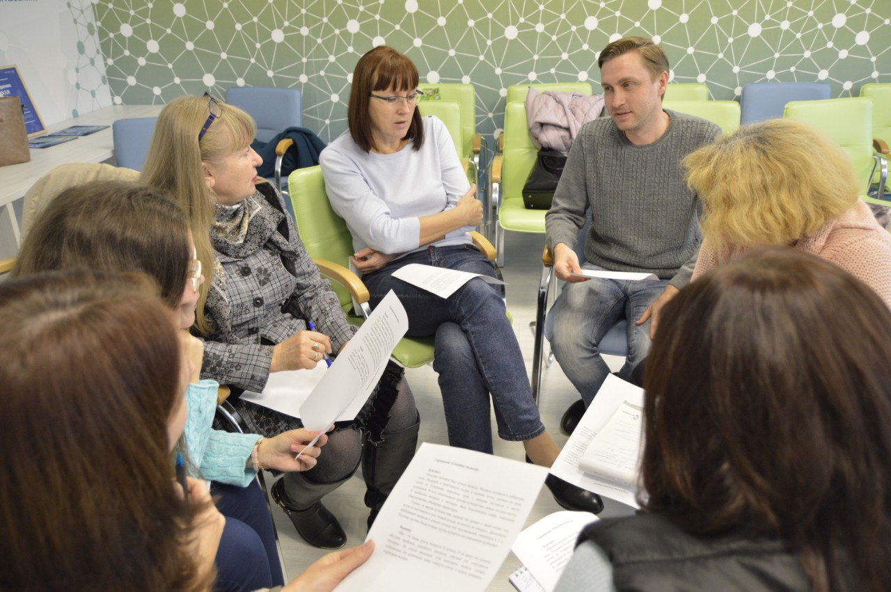 15 января в 11 часов в Штабе общественной поддержки в Тамбове пройдет семинар практикум для наставников которые помогают реализовывать социальные инициативы Мероприятие проведет Ассоциация развития территориального общественного самоуправления Эксперты расскажут о подготовке заявок на гранты Также своим опытом впервые поделятся специалисты из Запорожской и Херсонской областей Социальные проекты всегда направлены на улучшение жизни и формирование благоприятной среды Обычному человеку всегда виднее что нужно для его дома улицы родного села или города В этом смысле наша работа будет иметь конкретный практический результат грамотно подготовленные и направленные на оценку экспертам заявки на финансирование проектов прежде всего заявки на гранты председатель Ассоциации развития территориального общественного самоуправления Елена Костюшина Фото Екатерина Захарова Наши новости в МАХ