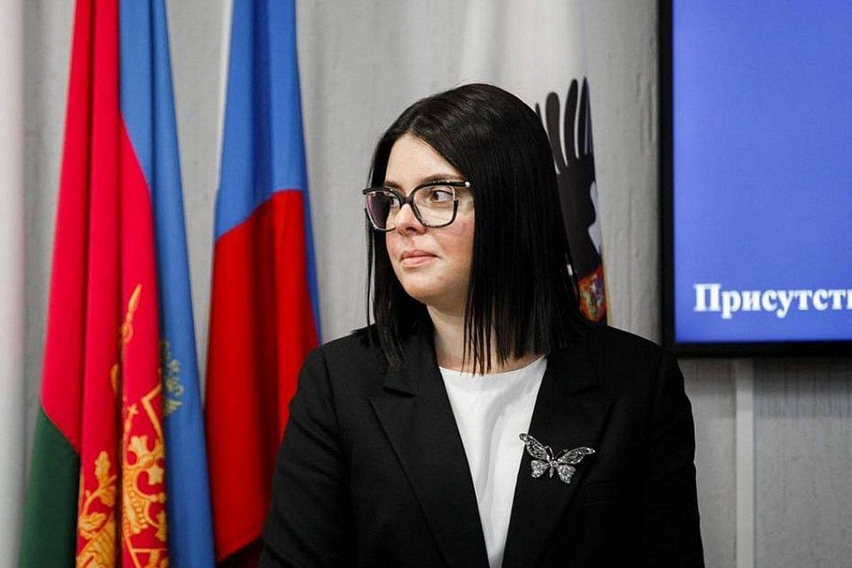 Надежда Панаетова сообщила о скором уходе с поста вице мэра Краснодара по собственному желанию Панаетова отвечала за архитектуру и градостроительство торговлю контроль протокол и информационную политику По её словам работать и уделять внимание близким одновременно стало всё сложнее поэтому она решила сосредоточиться на семье Кубанские Новости   Мы в MAX