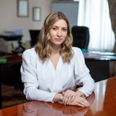 Екатерина Пунтус покинет свой пост в ближайшее время  Пунтус рассказала об этом своим бывшим коллегам по опасному бизнесу на праздновании дня рождения «Открытого региона». Теперь она будет трудиться в министерстве спорта РФ.  Может быть после ее ухода, развитие краевого туризма сдвинется с мертвой точки. Так как единственное ее достижение это трата бюджетных средств на командировки во Вьетнам и Тайланд, бесплатная реклама второй очереди«BROSKO Mall», ну и конечно же отчёты о туристах из Китая, которые естественно посетили Хабаровский край, не без усилий «блогера миллионника из Китая». Теперь развитие спорта РФ в надежных руках, как и «туризм» в Хабаровском крае.