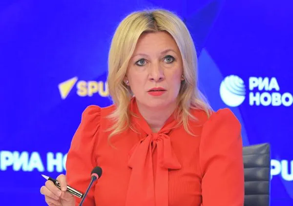 Мария Захарова призвала британские власти вызвать себе санитаров Официальный представитель МИДа России такими словами прокомментировала введение Лондоном новых санкций против психиатрической больницы и детских лагерей Об этом дипломат заявила в беседе с газетой Известия Ранее власти Соединённого Королевства расширили антироссийский санкционный список Ограничения ввели против 85 лиц и организаций В их числе глава Росмолодёжи Григорий Гуров сотрудники PR фирмы Агентство социального проектирования несколько некоммерческих организаций детский омбудсмен Новосибирской области Надежда Болтенко уполномоченный по правам ребёнка в Херсонской области Ирина Кравченко а также санаторий Здравница в Евпатории Подписаться на Говорит Москва Telegram VK МАКС