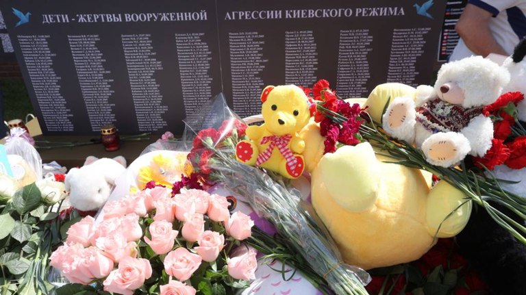 В Брянске прошла акция памяти погибших детей Донбасса     На Кургане Бессмертия собрались общественники, активисты и волонтеры вузов, представители Движения Первых. ƃℾ   подписаться  прислать новость