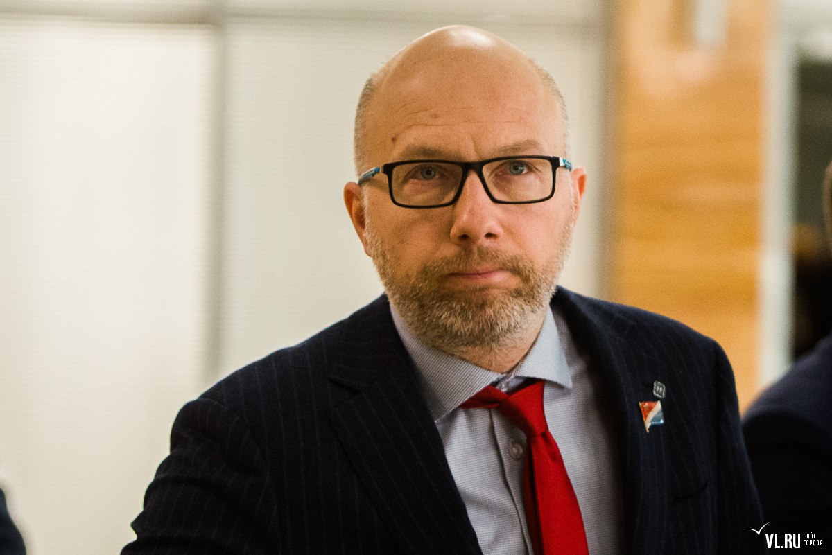 Бывший депутат Геннадий Шульга выиграл суд против Законодательного собрания Приморья Сегодня Пятый апелляционный суд общей юрисдикции в Новосибирске вынес решение по делу бывшего депутата Законодательного собрания Приморского края Геннадия Шульги Норму краевого закона о прогулках комитетов признали недействующей она противоречит федеральному законодательству Это решение не поможет Шульге восстановить статус депутата в этом созыве но он намерен продолжать борьбу в судах Подробнее Подпишись на NewsVL ru